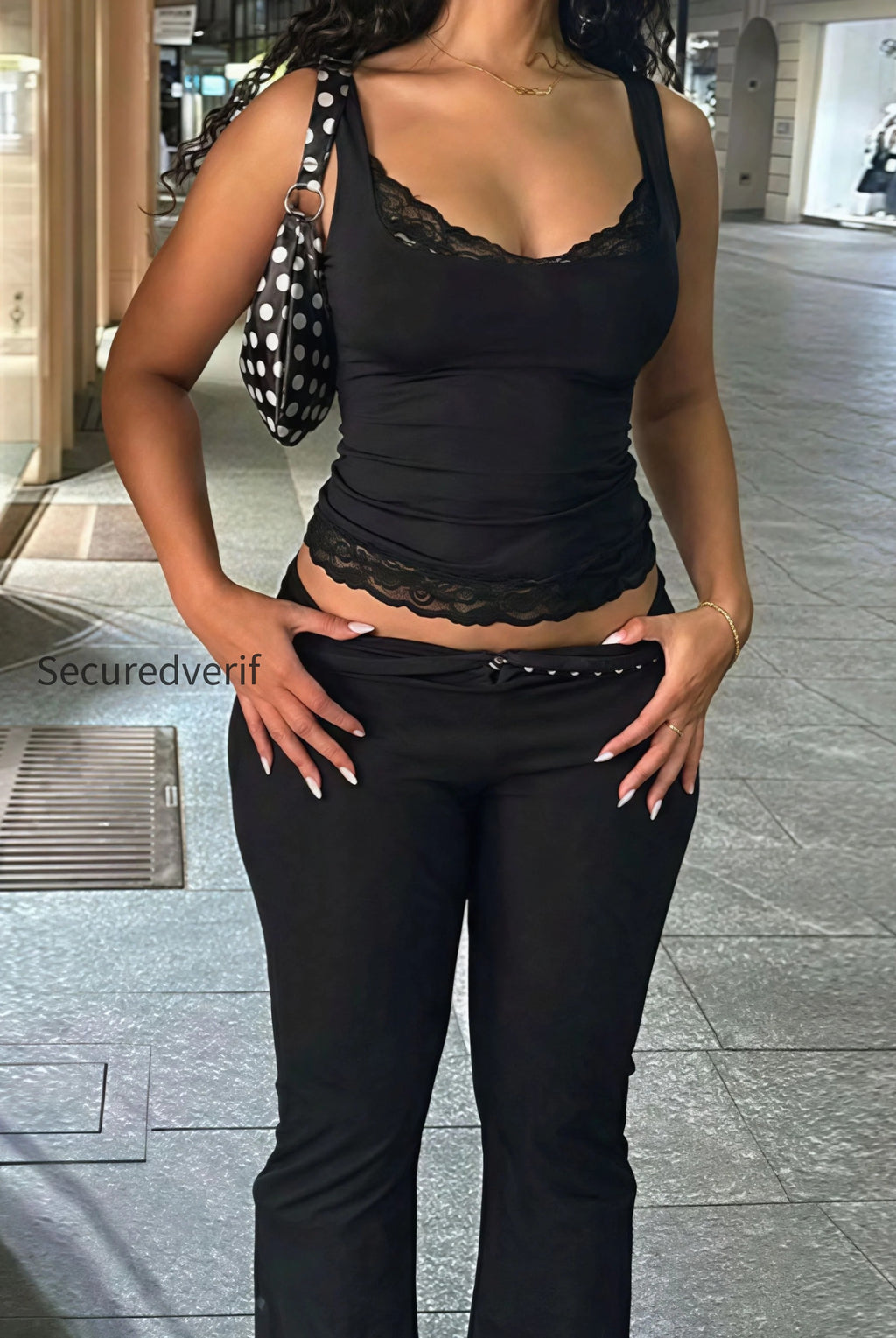 chic-sexy-solid-lace-trim-cami-top